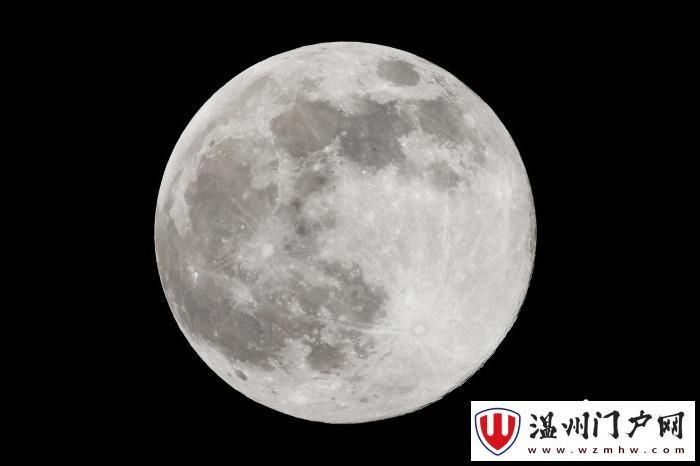 2025年最大“超级月亮”点亮夜空